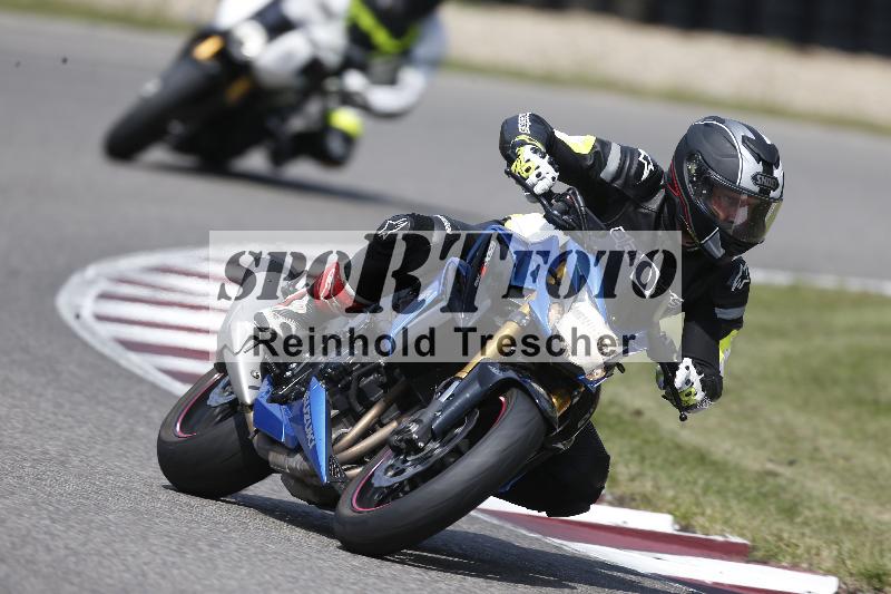 Archiv-2025/49 26.08.2025 Cornu Master School ADR/blau-bleu/0-4